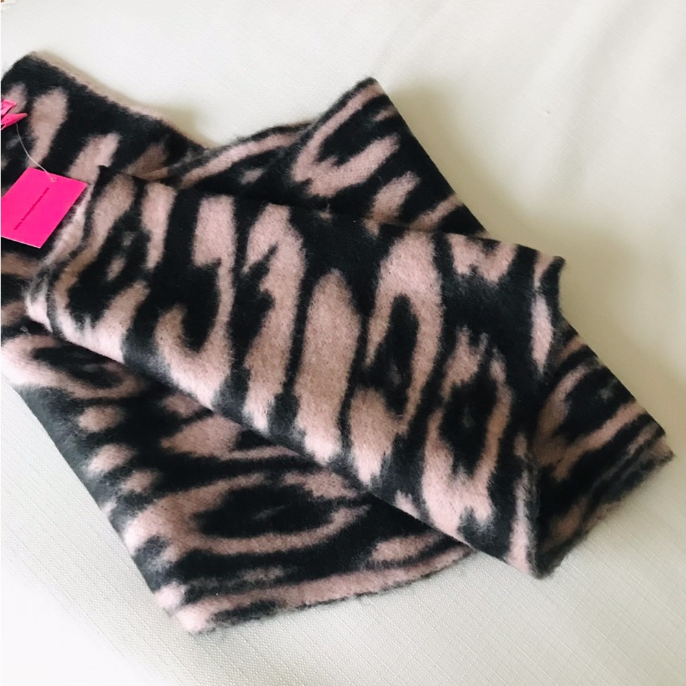 Betsey Johnson Animal Print Winter Scarf, Blush/Black, NWT